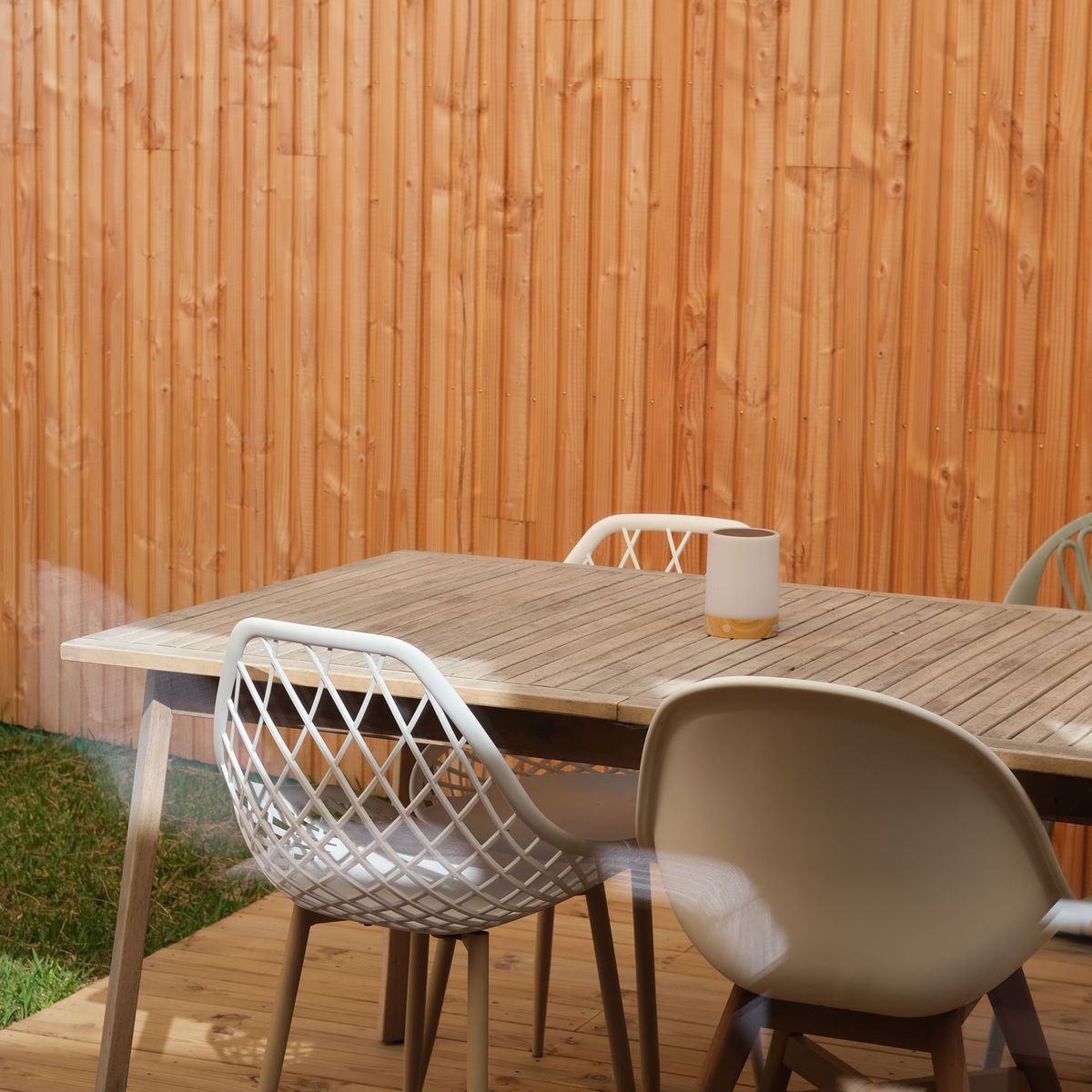 Palissade en bois occultante autour d'une terrasse