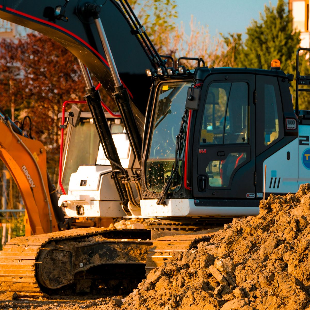 terrassement jardin lyon 3306 carre Pelleteuse en travaux de terrassement sur sol sec